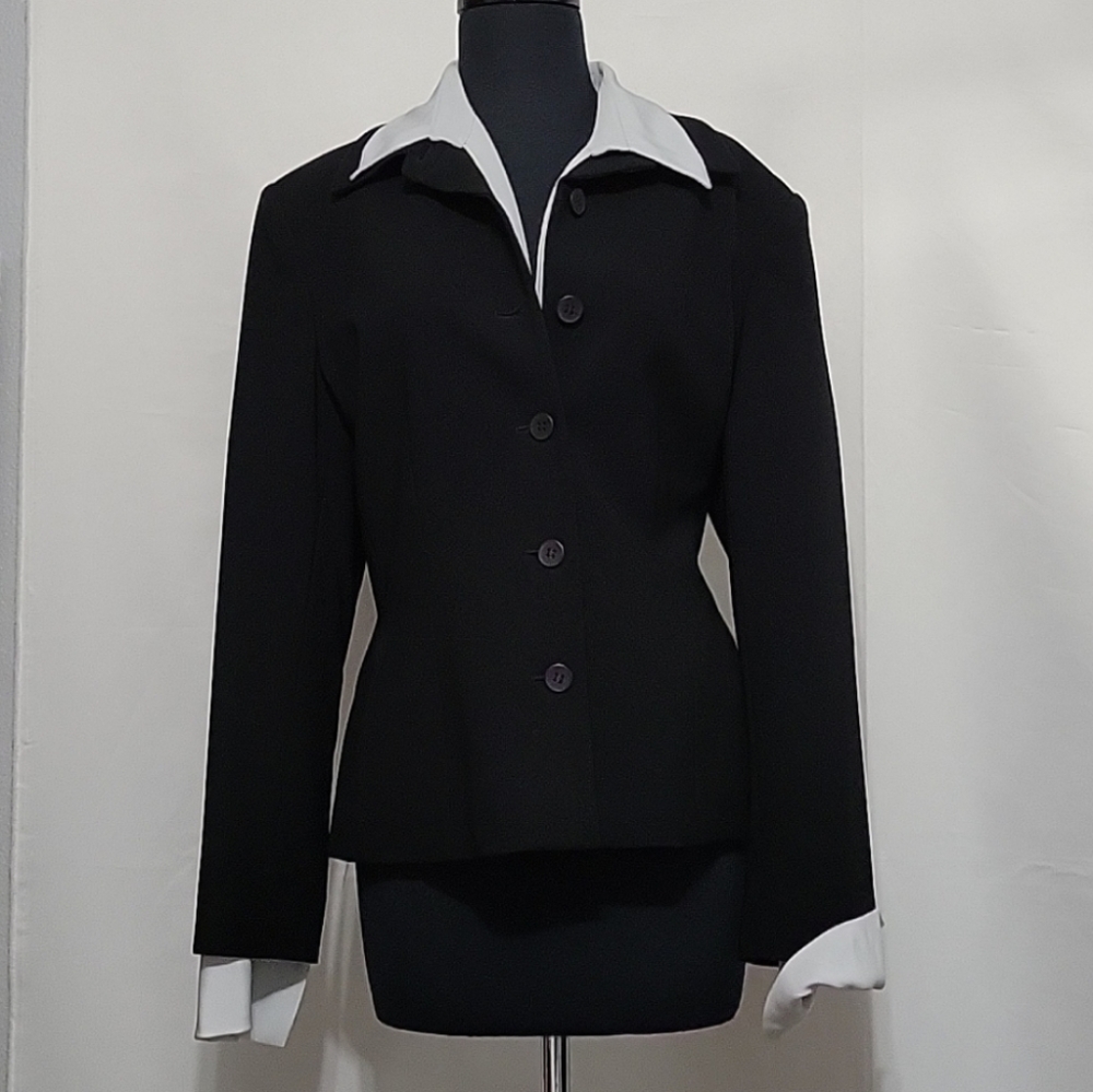Jones NY Platinum Collection Fitted Modern Blazer.
